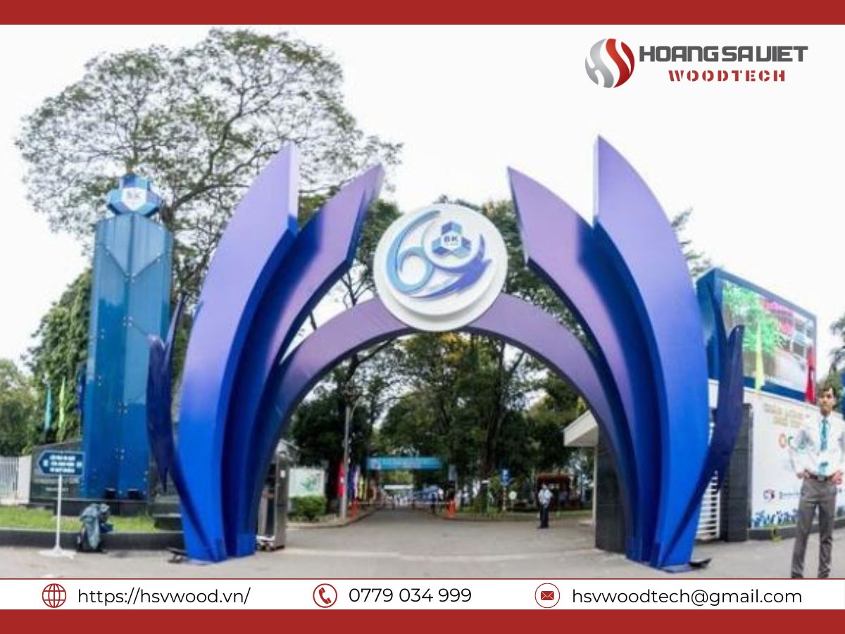 Cổng chào được đầu tư chỉn chu cho thấy quy mô sự kiện